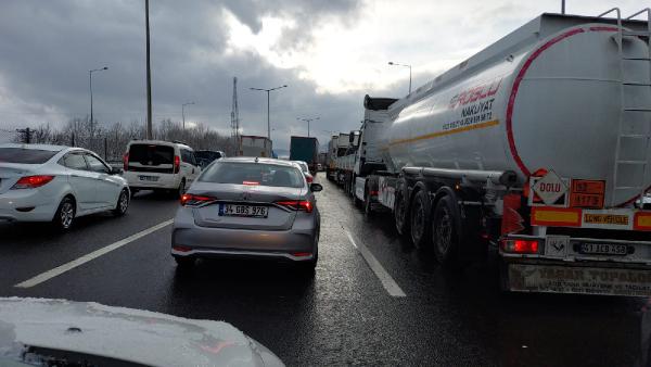 Bolu’da onlarca araç çarpıştı; Ankara istikameti ulaşıma kapandı (1)