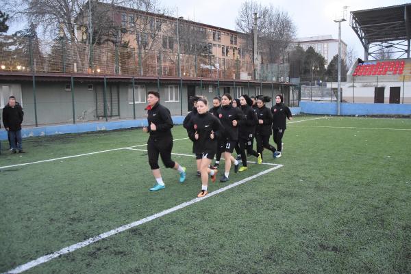 Kütahya’nın ilk kadın futbol takımı üst ligleri hedefliyor