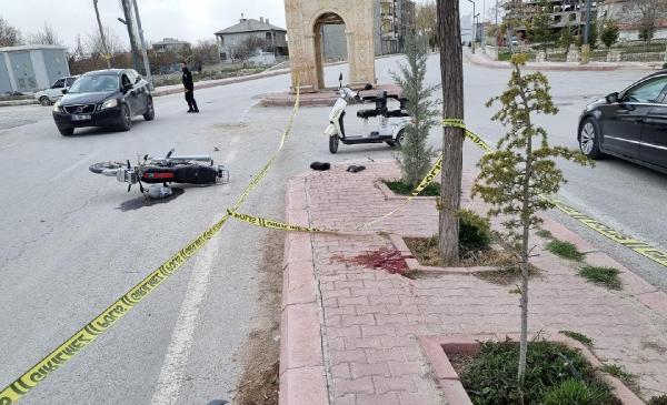 Aksaray'da otomobille çarpışan motosikletli öldü