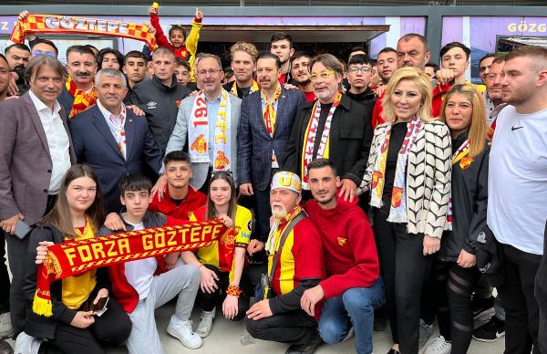 Bakan Kasapoğlu: İzmir'de spordaki çıtayı yukarılara çekeceğiz