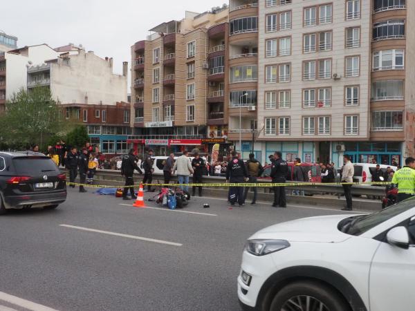 Balıkesir'de motosiklet otomobile çarptı: 1 ölü, 1 yaralı