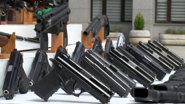 Barış Boyun şebekesine operasyonda ele geçirilenler sergilendi