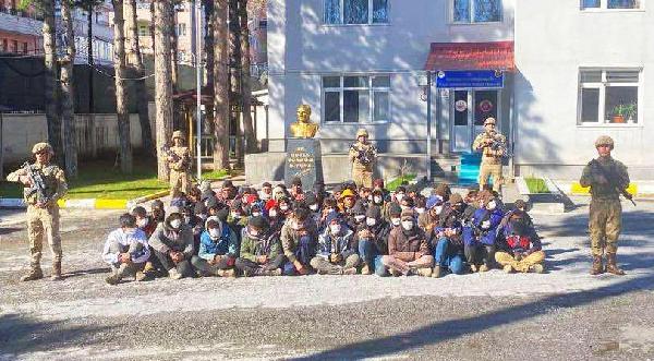 Bitlis’te 70 kaçak göçmen yakalandı