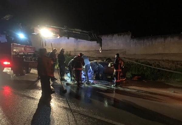 Direğe çarpan otomobilin sürücüsü öldü