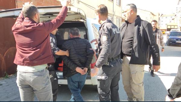 Ev basıp, 2 akrabasını öldüren baba ve 2 oğluna müebbet hapis istemi