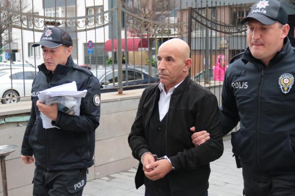 İki minibüse çarpan otobüsün şoförü: Zeminin ıslak olması nedeniyle kontrolümü kaybettim