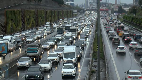İstanbul'da trafik yoğunluğu yüzde 87'ye ulaştı