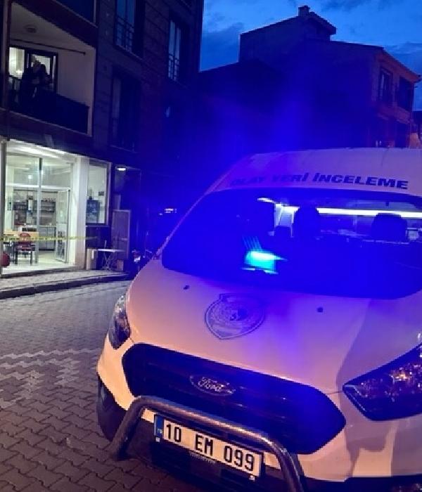 Kahvehanede oğlunun tartıştığı müşterilere pompalı ile ateş etti: 1 ölü, 1 yaralı