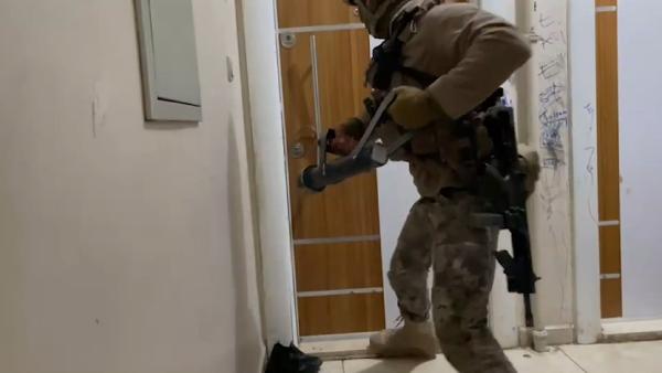 Liderinin kendini 'kadın terzisi' diye tanıttığı çeteye ‘Makas’ operasyonu: 21 gözaltı