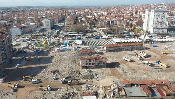 Malatya'da enkaz kaldırılınca yeni meydanlar oluştu