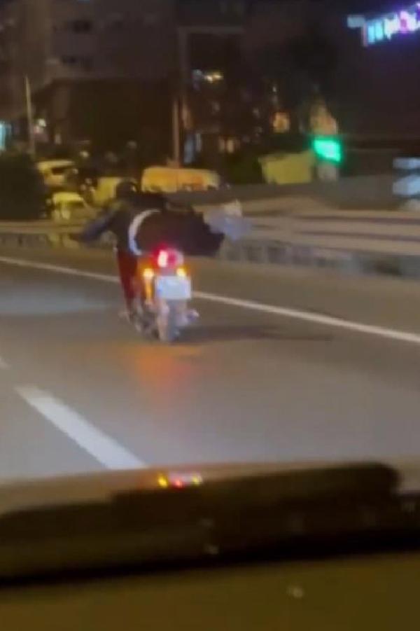 Motosikletle tehlikeli yolculuk