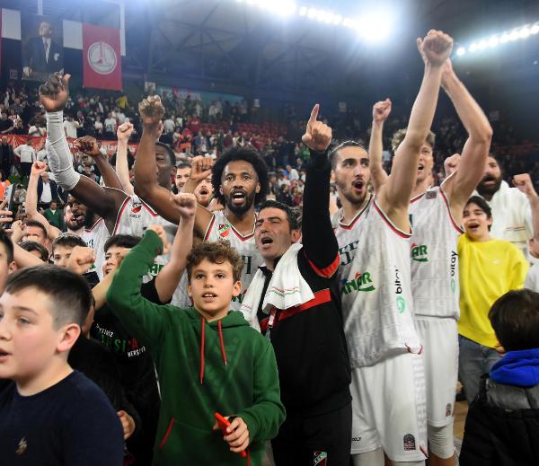 Pınar Karşıyaka - Anadolu Efes (EK FOTOĞRAFLAR)