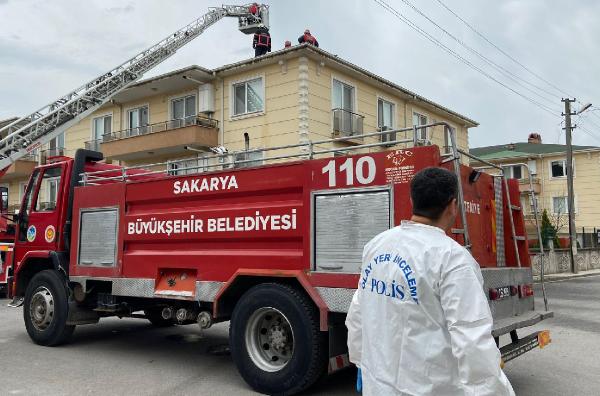 Yangına müdahale ederken bulunduğu bölüm çöken itfaiye eri, yaşamını yitirdi