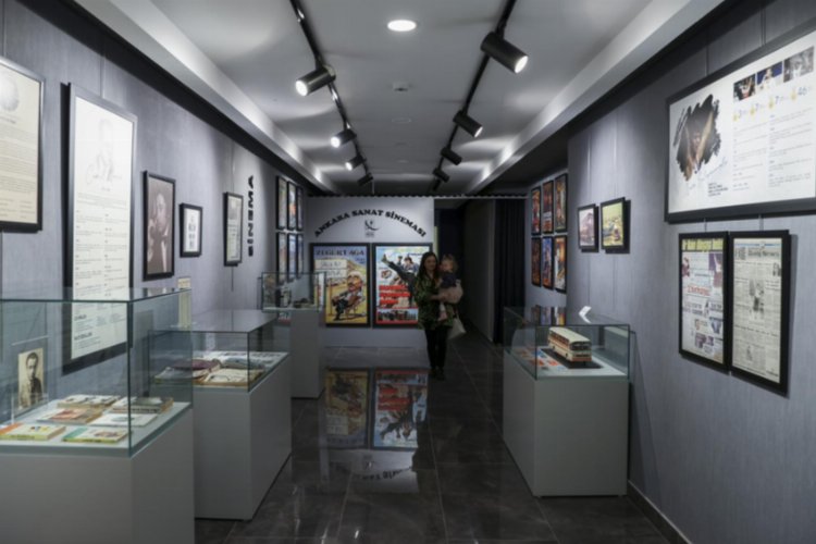 '1980’ler Kimlik Bunalımı' sergisi Ankara'da sanatseverlerle buluştu