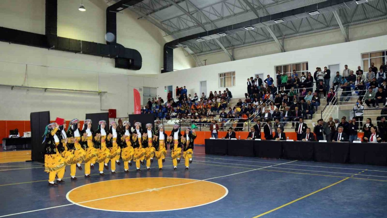 Bitlis’te Türkiye Şampiyonası Halkoyunları Bölge Yarışması start aldı