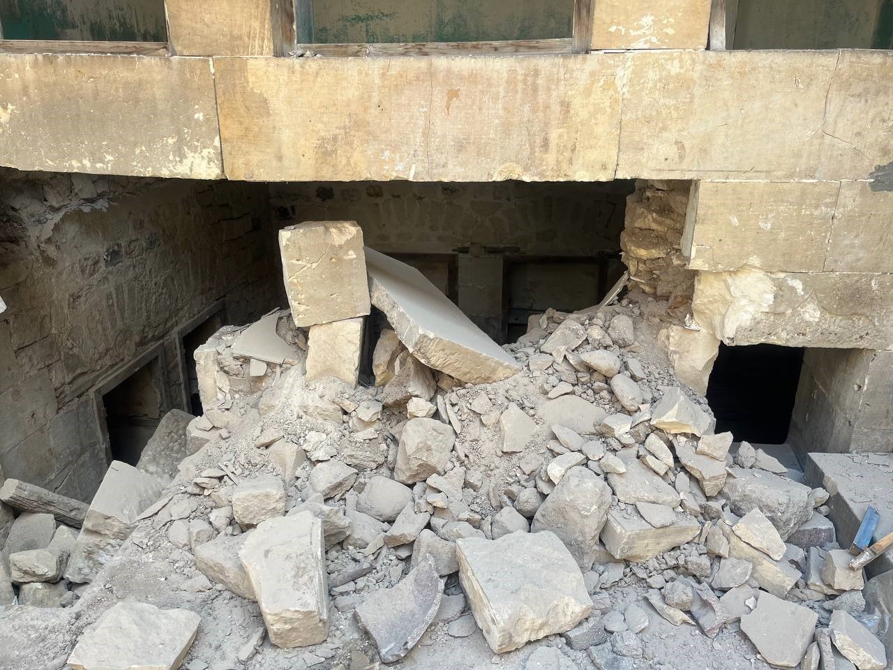 Kilis’te ağır hasarlı evde göçük meydana geldi