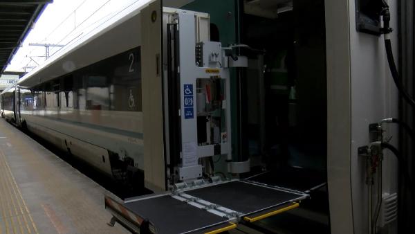 324 yolcu kapasiteli ilk Milli Elektrikli Tren Marmaray Bakırköy İstasyonu'nda