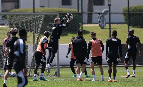 Beşiktaş taktiksel çift kale maç yaptı