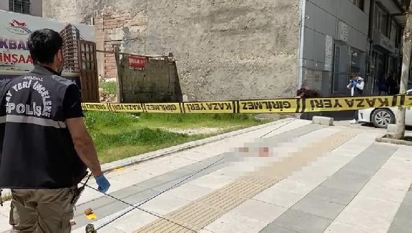 Caddede tartıştığı kişi tarafından bacağından vuruldu