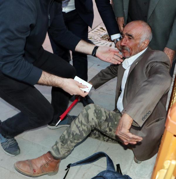 Ekrem İmamoğlu'nun Erzurum mitingi çıkan olaylar nedeniyle yarıda kaldı