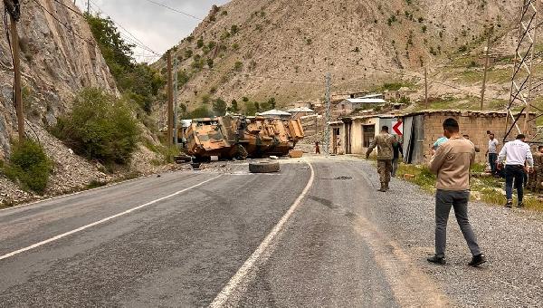 Hakkari- Van yolunda askeri araç devrildi: 3 yaralı