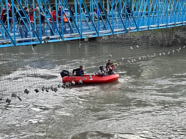 Kayıp 3 genç için 10 milyon metreküp su boşaltıldı, debi yarıya düştü