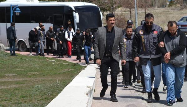 Lüks villayı üs yapan dolandırıcılık şebekesi çökertildi: 22 gözaltı / Ek fotoğraf