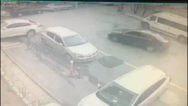Şişli'de yayalara çarpan otomobilin polisten kaçtığı anlar kamerada