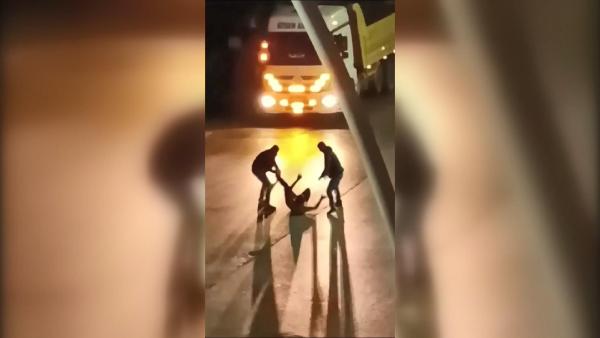 Sultangazi'de trafikte uyardı; darbedilmekten kurtulamadı