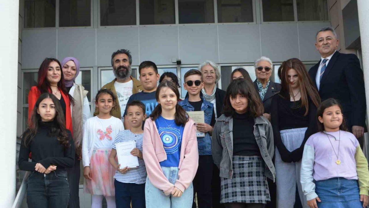 Ayvalık’ta Nejat Hürbaş Hikâye Yarışmasında dereceye girenler ödüllerine kavuştu