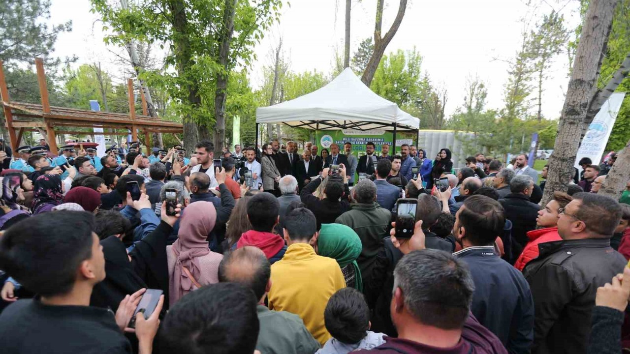Bakan Akar’a Büyükşehir Pikniğinde yoğun ilgi