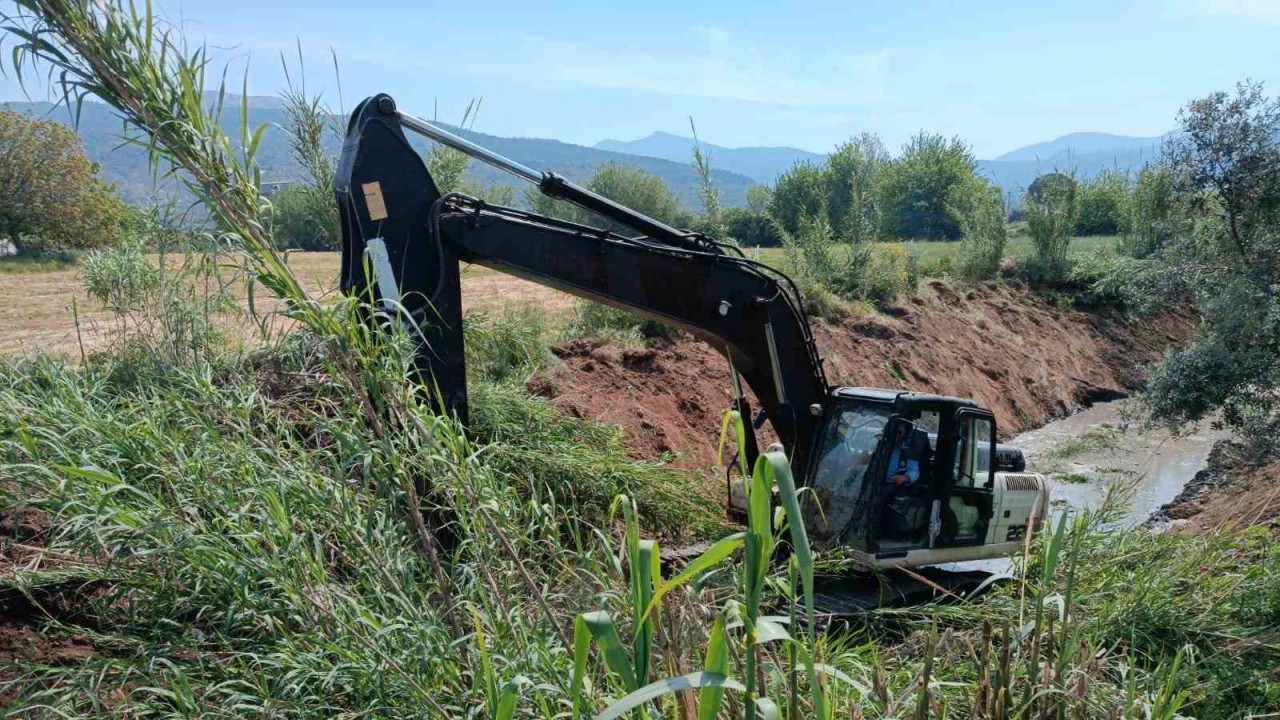 Balavca deresinde korkuluk ve temizlik çalışması yapıldı