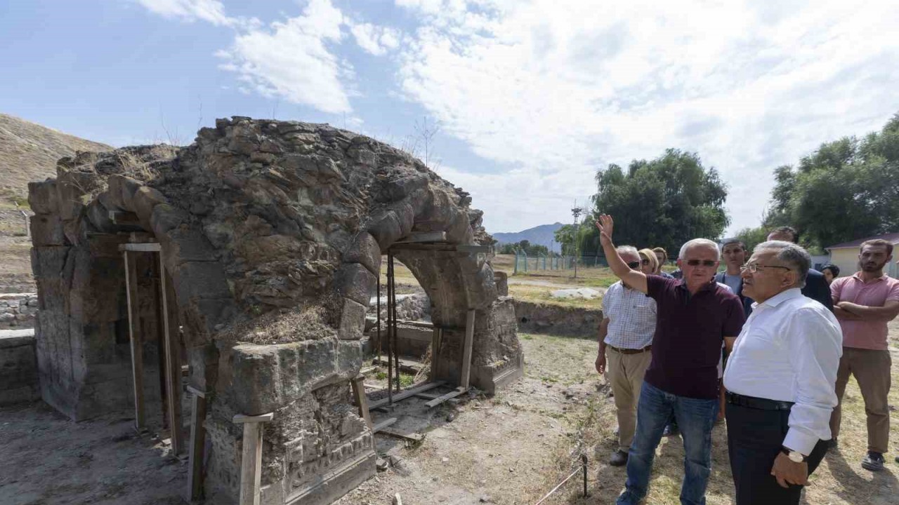 Başkan Büyükkılıç, Kayseri’deki ’Saklı Tarih’i insanlığa kazandırdı