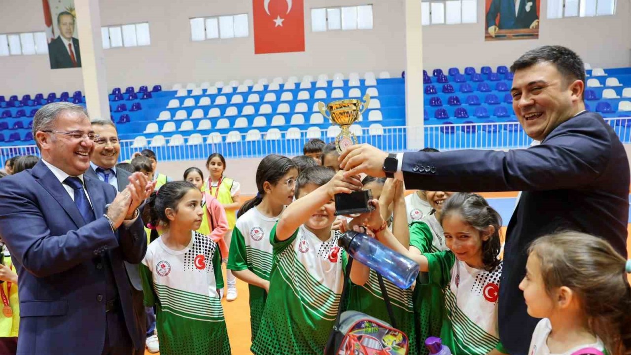 Hacılar Kapalı Spor Salonu ilk etkinliğe ev sahipliği yaptı