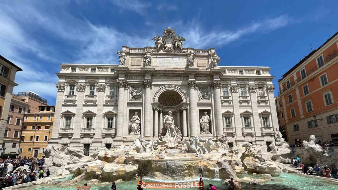 İtalya’daki Aşk Çeşmesi’ne boyalı saldırı