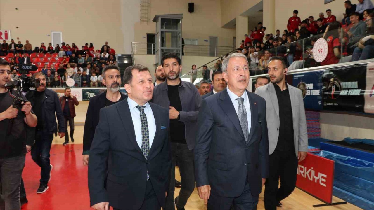 Kayseri’de spor kulüplerine tam destek