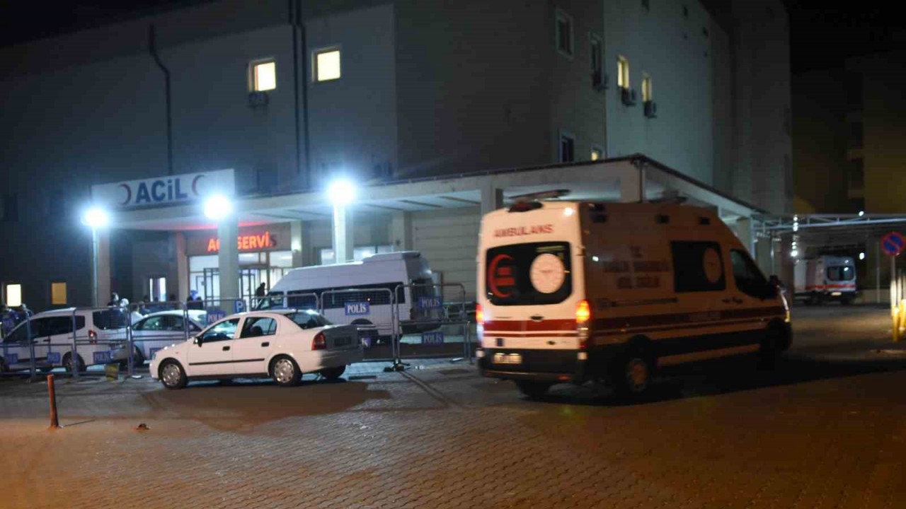 Park halindeki römorka çarpan otomobilin sürücüsü hayatını kaybetti