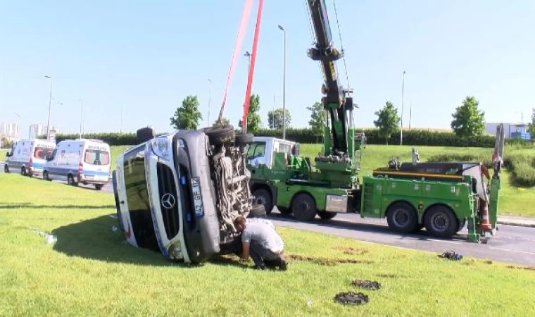 Bakırköy’de ambulans devrildi