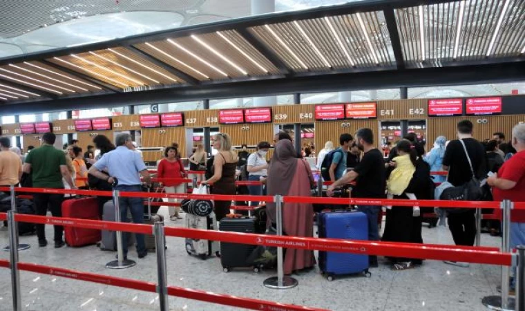 İstanbul Havalimanı’ndan bugün 251 bin 737 yolcu seyahat edecek