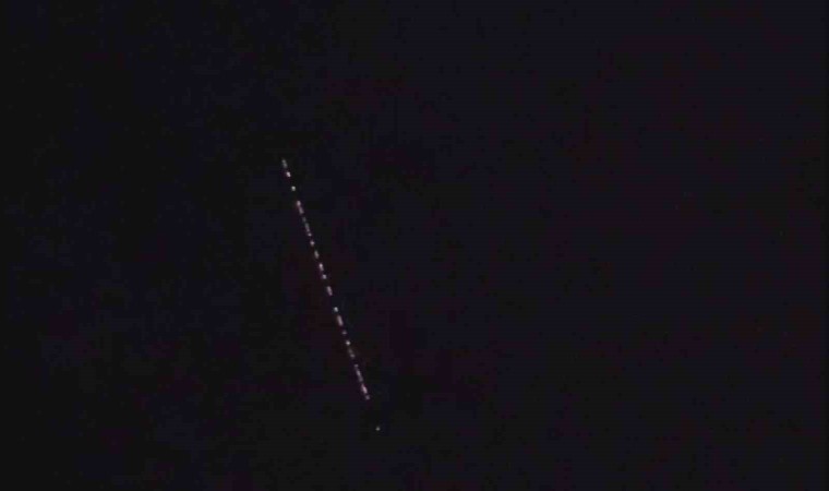 İzmirde gökyüzünde görülen cisimler merak uyandırdı