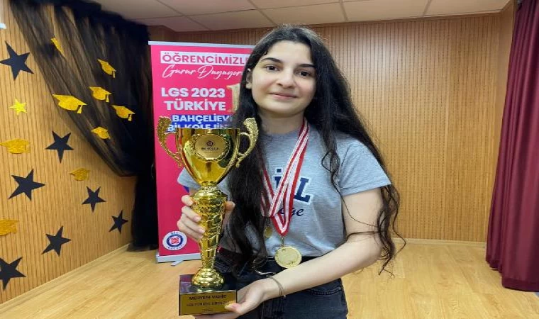 LGS birincisi Meryem, moda tasarımcısı olmak istiyor