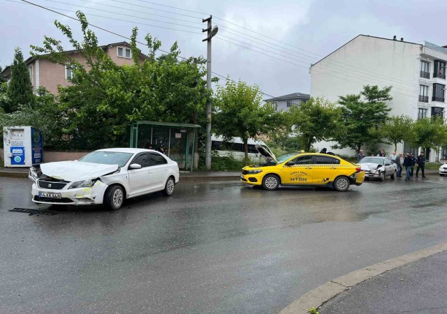 Sakaryada zincirleme kaza: 3 yaralı