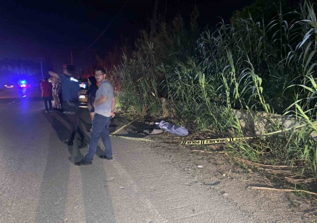 Seyir halindeki taksiden atlayan alkollü turist midübüsün altında kaldı
