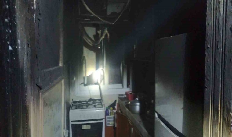 Tarsusta ev yangını, bir ev kullanılmaz hale geldi