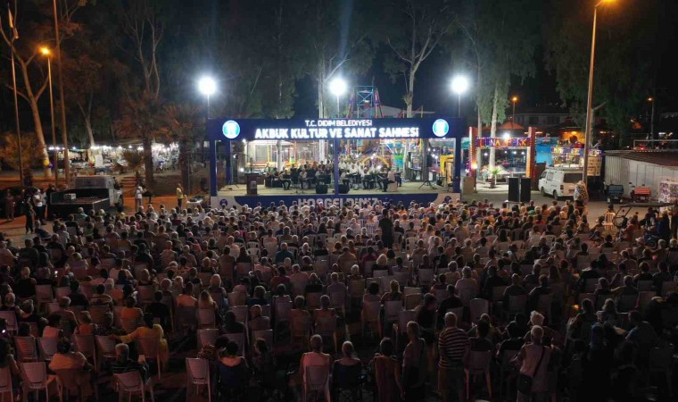 Akbükte yaz konseri büyük beğeni topladı