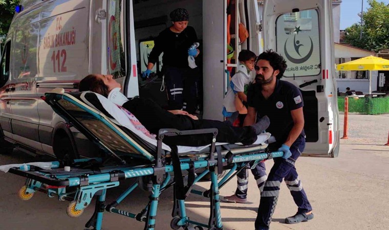 Bursada 4 araç birbirine girdi: 4 kişi yaralandı