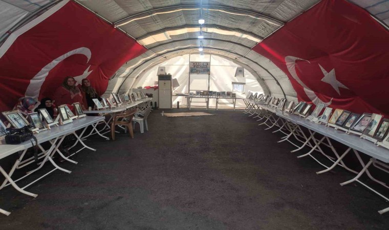 Diyarbakır anneleri sıcak havalara rağmen evlatlarının yolunu gözlüyor