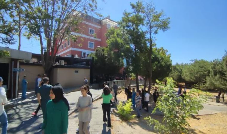 (Ek fotoğraflar) Bakırköy Dr. Sadi Konuk Eğitim ve Araştırma Hastanesi’ndeki yangın söndürüldü