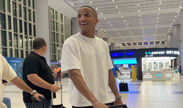 Fenerbahçenin anlaşmaya vardığı Rodrigo Becao, İstanbulda