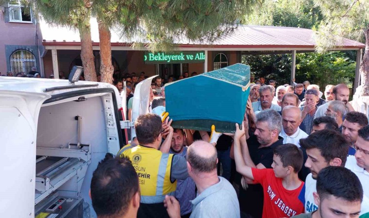 İkizi denizde kaybolup kendisi boğulan kız çocuğu toprağa verildi